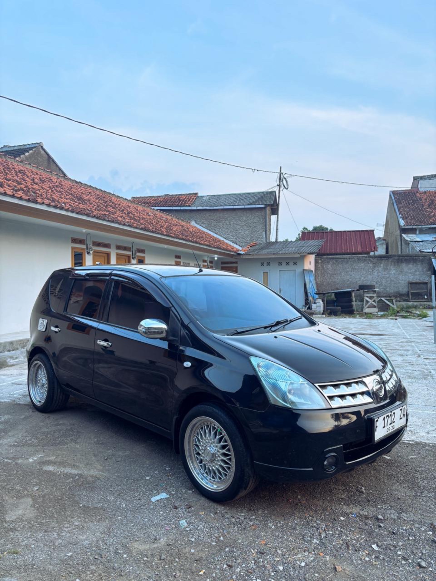 Nissan Grand Livina 1.5 XR AT
